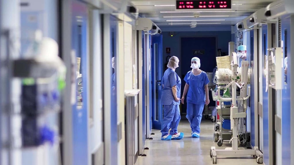 COVID-19 en France : dans les hôpitaux, la décrue se poursuit