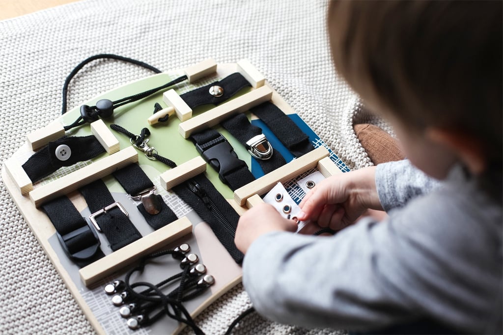 La planche Montessori : un outil éducatif essentiel pour le développement de votre enfant