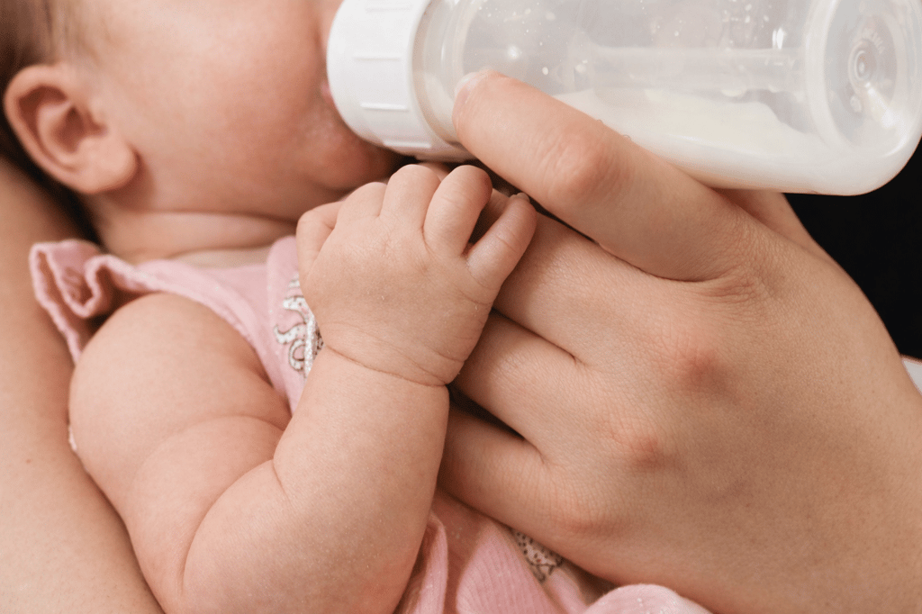 Lait infantile contaminé : 24 familles attaquent l’État et les industriels devant la justice
