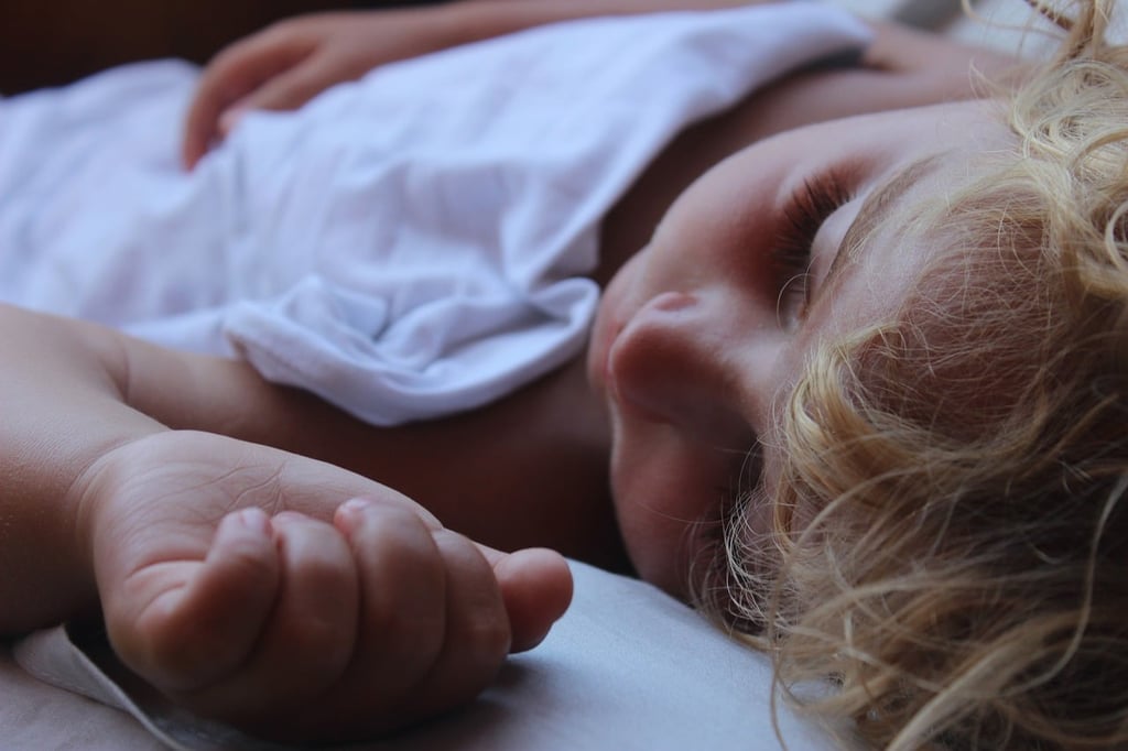 Passer du lit bébé au lit enfant : une étape clé pour votre tout-petit