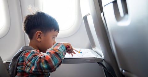 Bien préparer son enfant avant un long voyage
