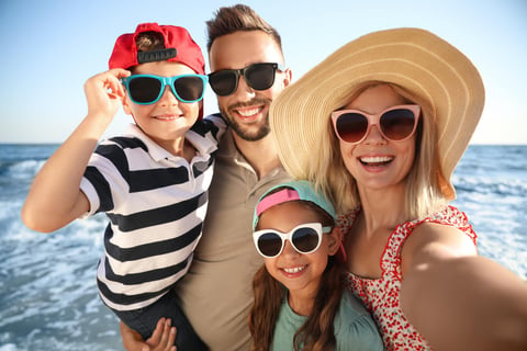 Comment choisir des lunettes de soleil adaptées à toute la famille