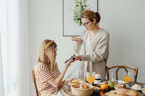 La France pionnière : Vers un contrôle parental par défaut pour protéger les mineurs en ligne