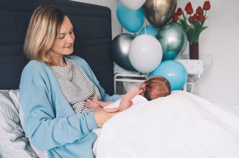 Des idées de cadeaux pour une jeune maman : combiner bien-être, praticité et émotion