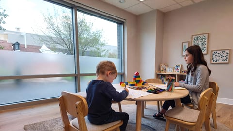 Enfants hospitalisés en psychiatrie : comprendre, accompagner, protéger