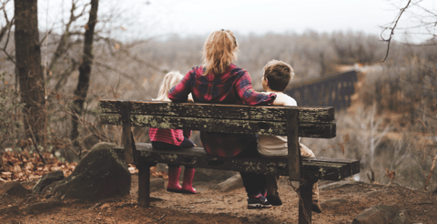 Comment parler des événements anxiogènes aux enfants ? 
