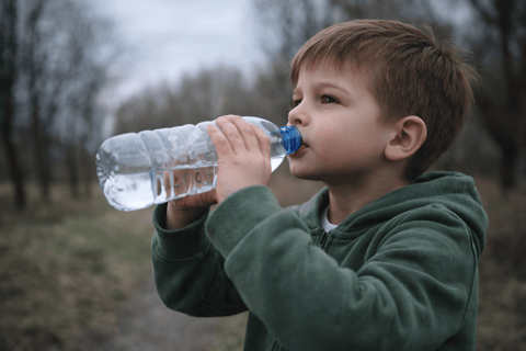 PFAS : ces polluants menacent-ils le développement osseux des enfants ?