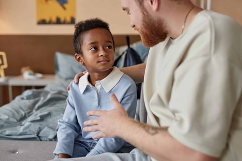 Politesse chez l’enfant : faut-il vraiment exiger les mots magiques ?