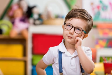 Pourquoi les enfants posent-ils toujours les mêmes questions ?