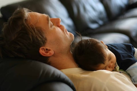 Pourquoi les jeunes papas sont plus anxieux un an après la naissance