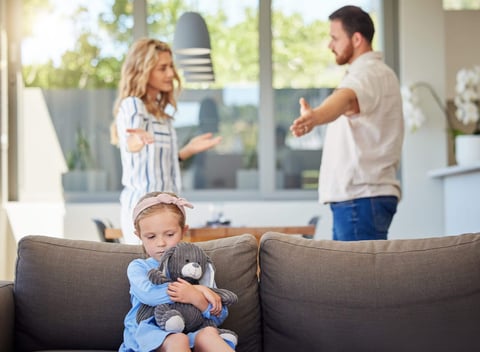 Quand les parents se disputent : protéger l’enfant des tensions familiales