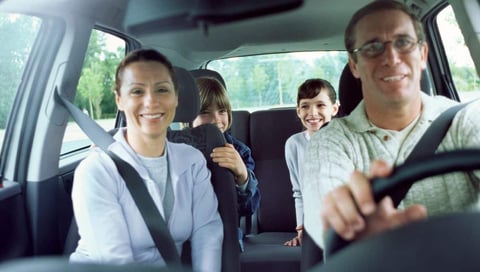 Conduite sécuritaire avec enfants : comment gérer leurs besoins sans vous laisser distraire ?