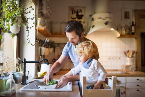 À quel âge mon enfant peut-il commencer à utiliser une tour d’observation ?