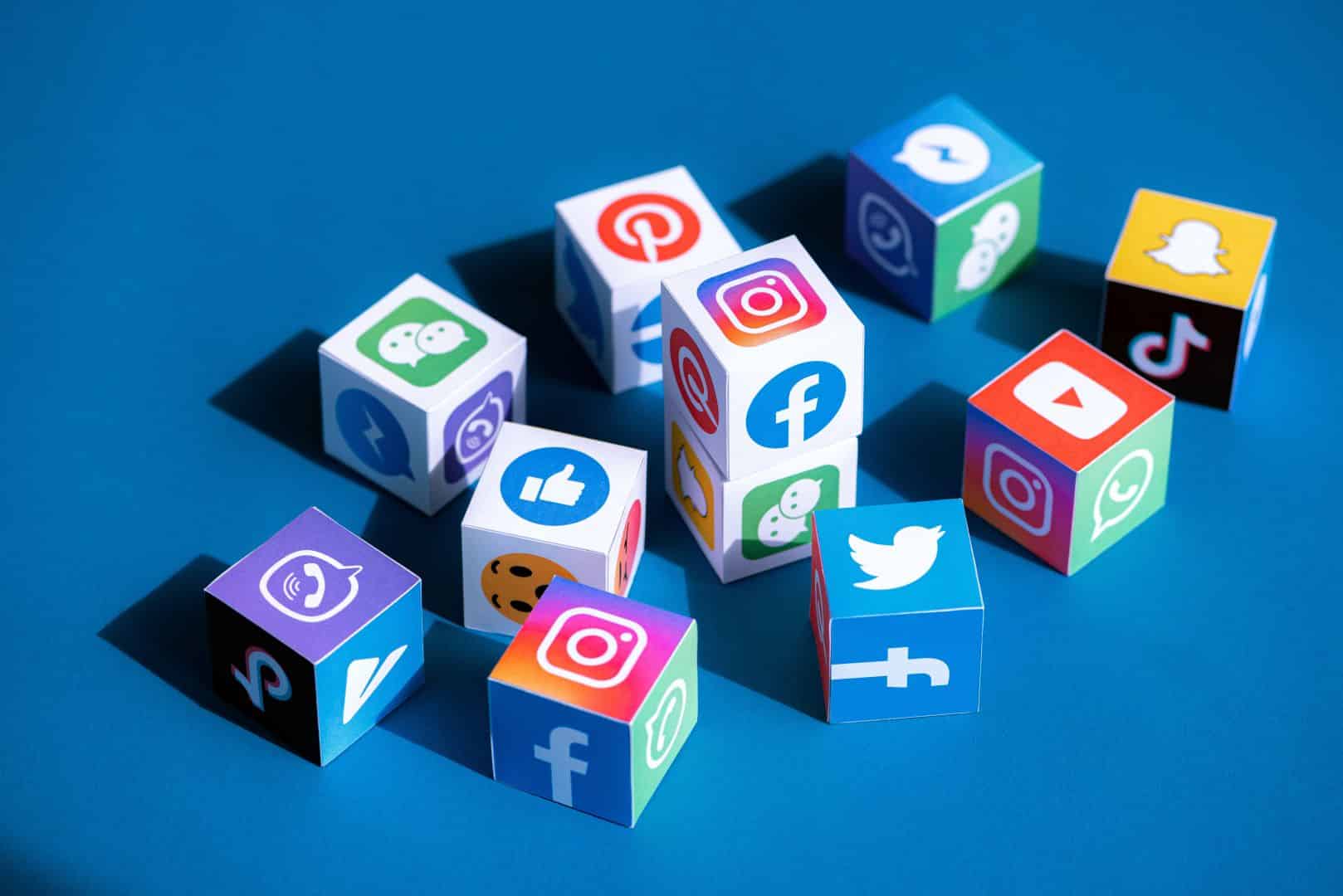 danger-reseaux-sociaux-1